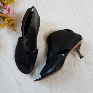 Cydwoq Vintage Leather Heels
